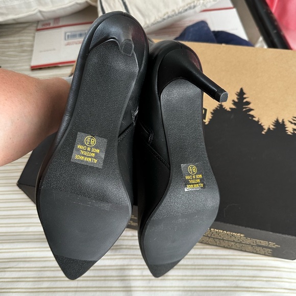 New Red delicious black 3” Healed boots - Picture 4 of 5